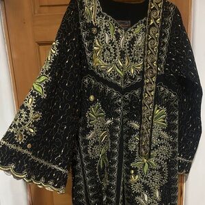 Palestinian thoub (Mazoonah)